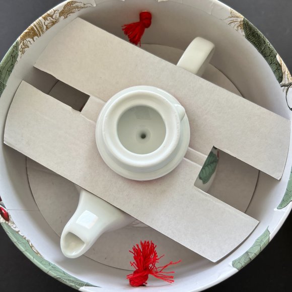 BARNES & NOBLE Fringe Tea for One 4 Piece Set in Original Box - Picture 7 of 11